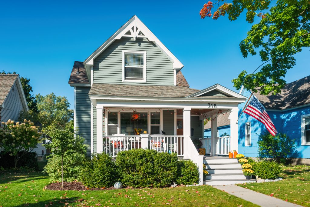 The Pacific Northwest’s top choice! Craftsman homes are beloved for their character: low-pitched gabled roofs, deep eaves, wide porches framed by tapered columns, and detailed interior woodwork like built-in shelving and crown molding.